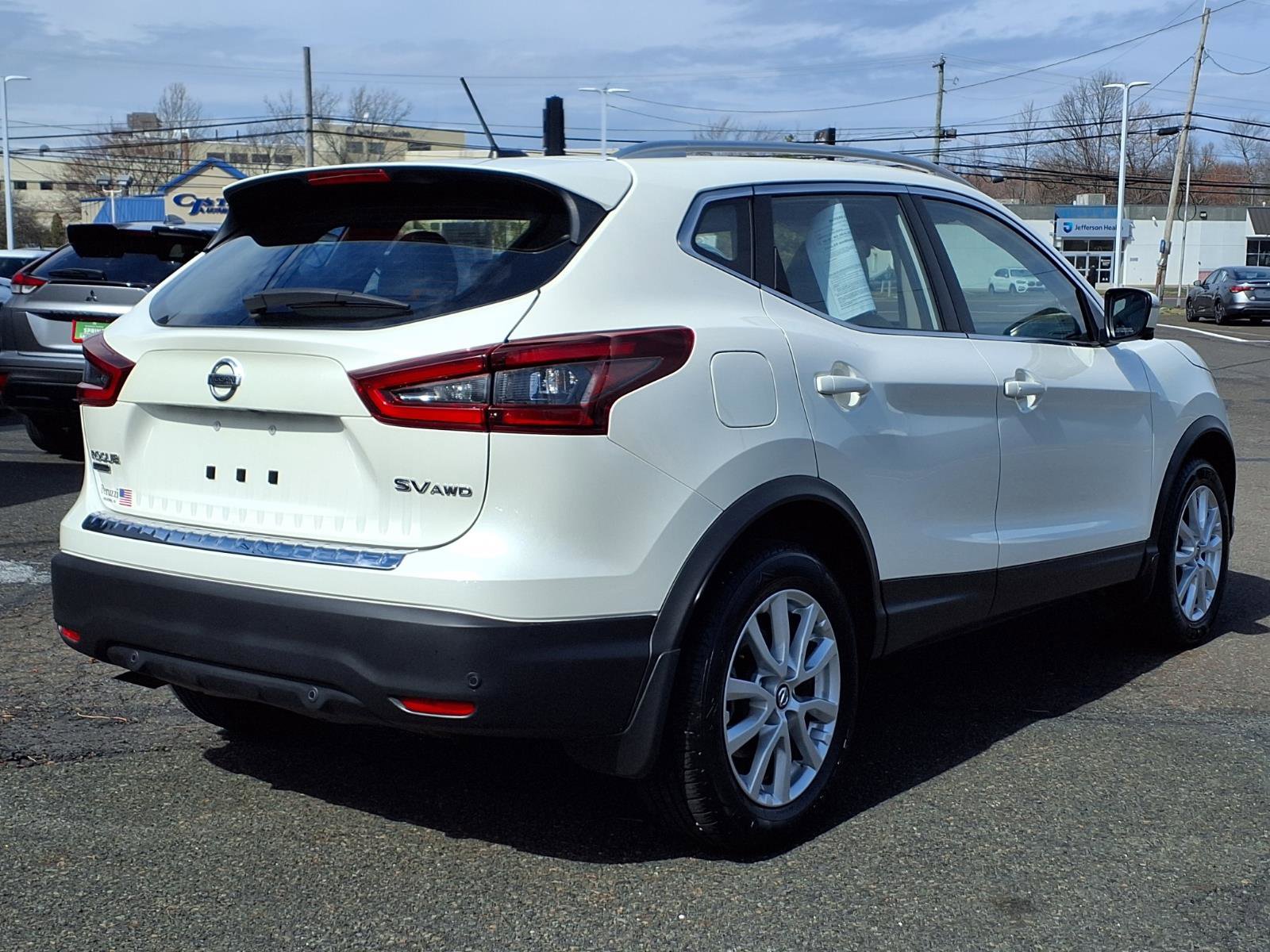 Used 2022 Nissan Rogue Sport SV w/ Technology Package image 3