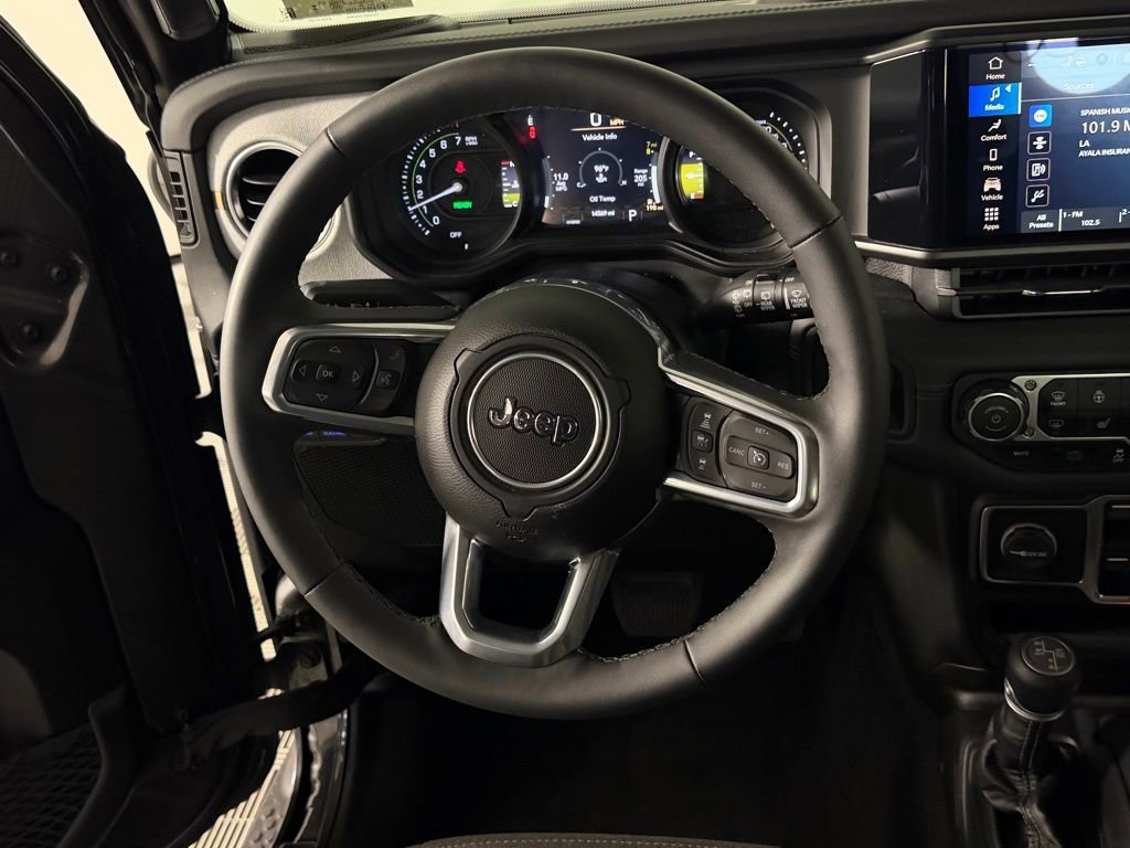 Used 2025 Jeep Wrangler Unlimited Sahara image 12