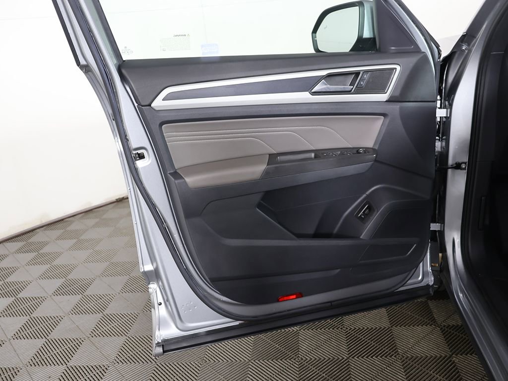 Used 2022 Volkswagen Atlas Cross Sport SEL R-Line image 26