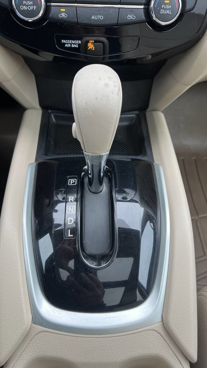 Used 2015 Nissan Rogue SL w/ SL Premium Package image 22