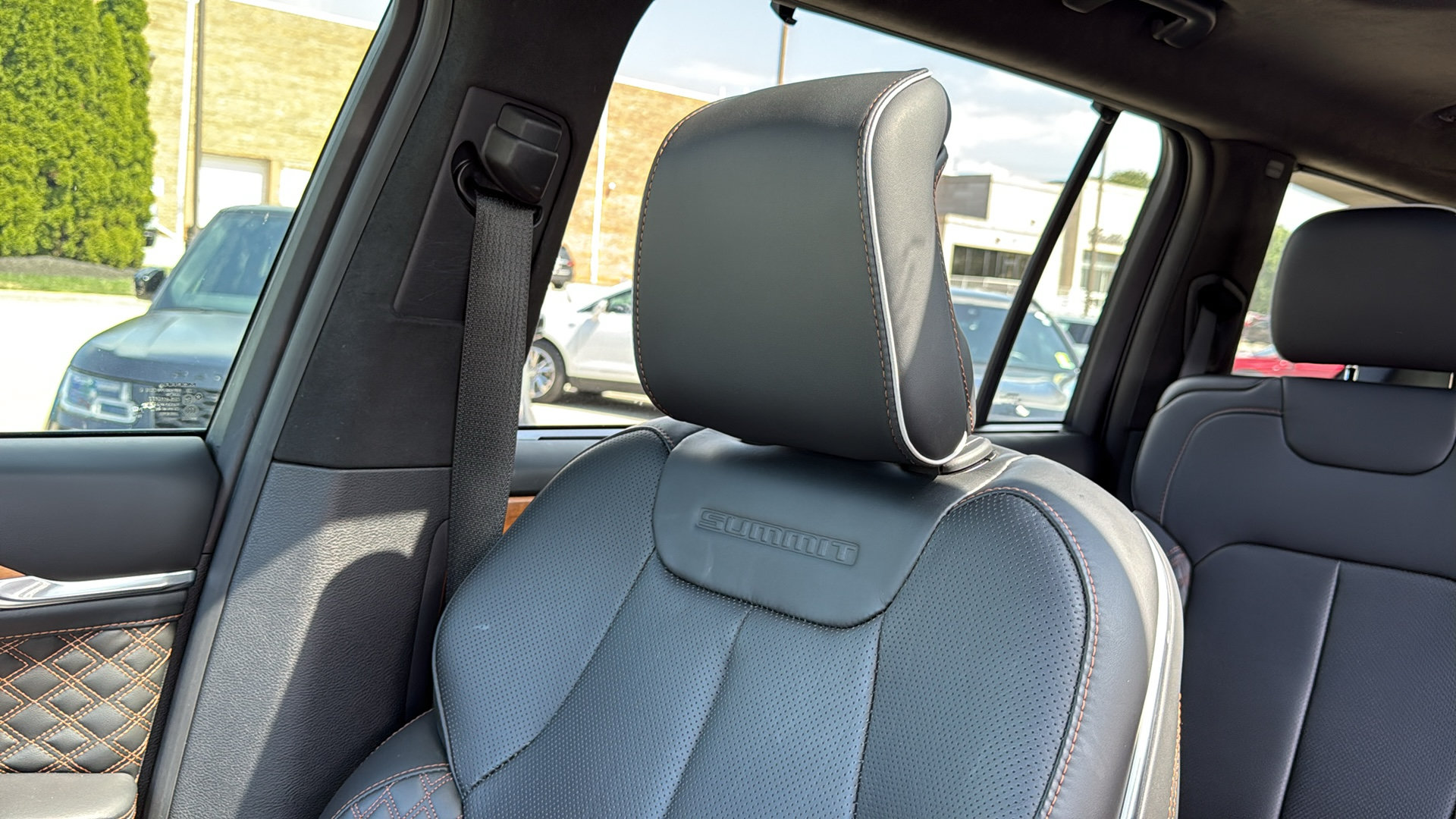 Used 2023 Jeep Grand Cherokee L Summit AWD/4WD image 24