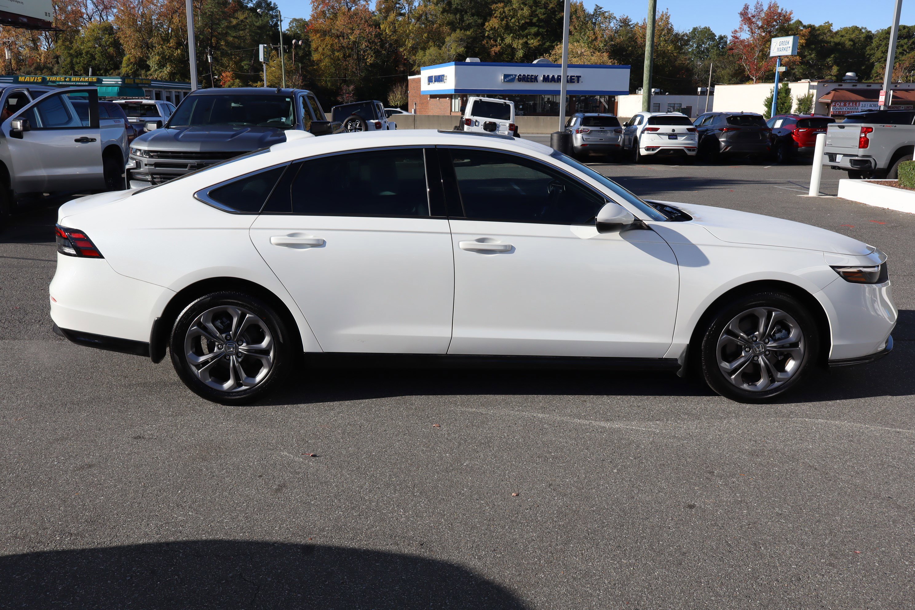 Used 2024 Honda Accord EX-L image 11