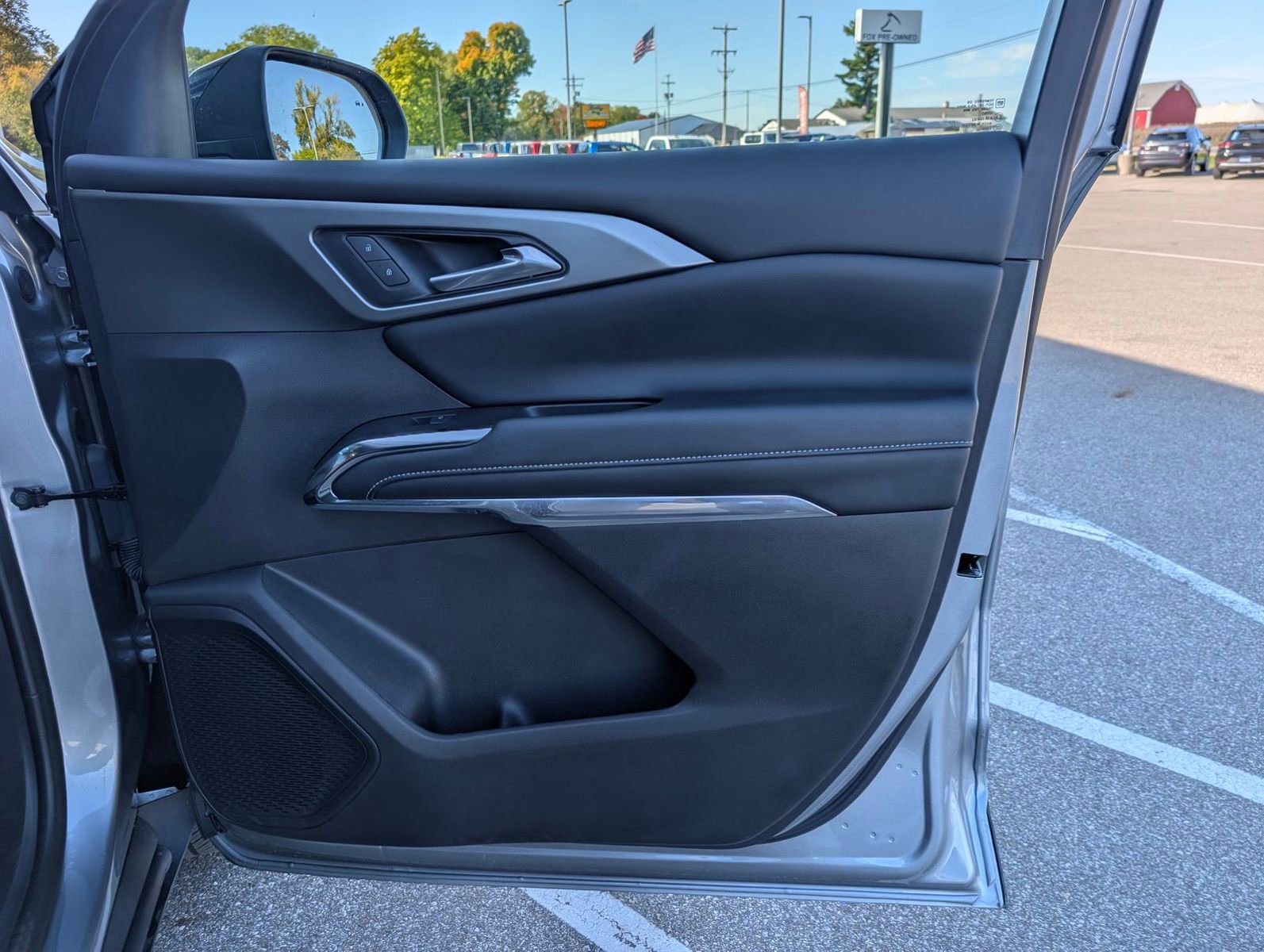 Certified 2025 Chevrolet Traverse LT image 38