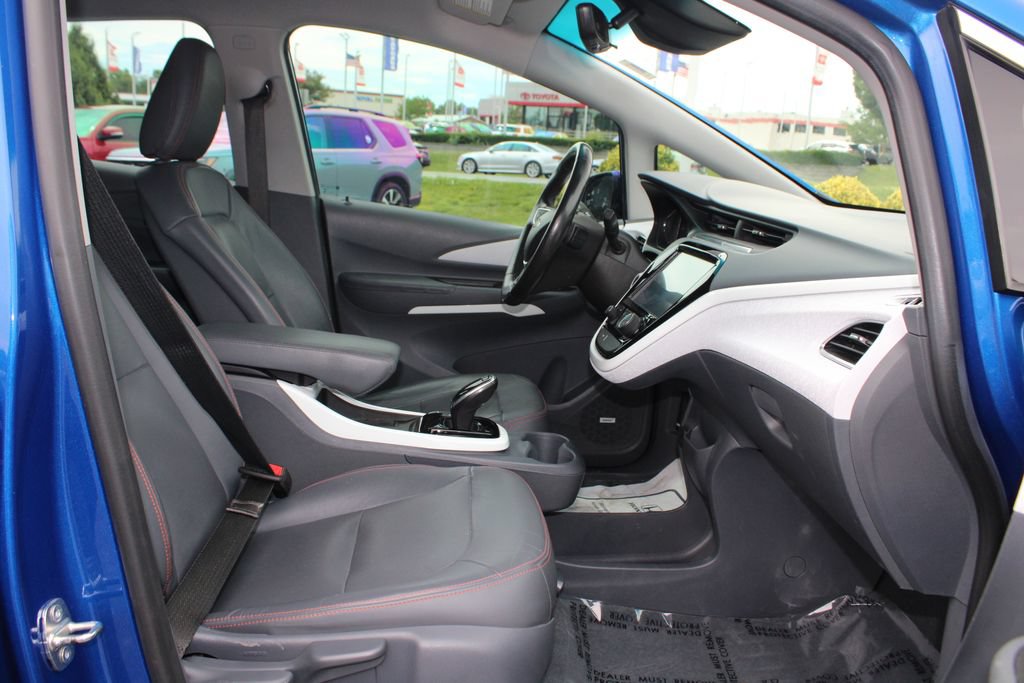 Used 2021 Chevrolet Bolt Premier w/ Infotainment Package FWD image 12