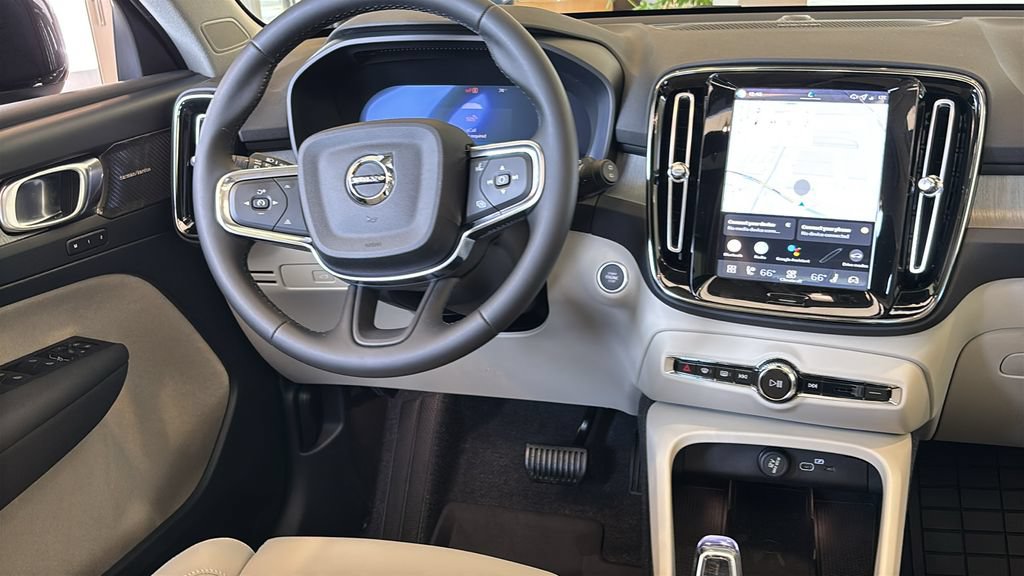New 2026 Volvo XC40 B5 Plus w/ Protection Package Premier AWD/4WD image 6