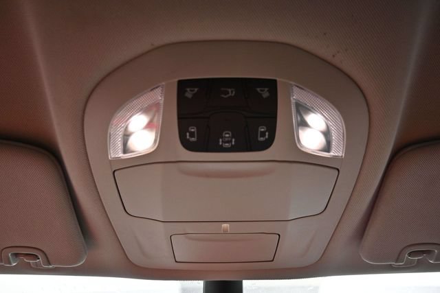 Used 2023 Chrysler Pacifica Touring-L FWD image 32