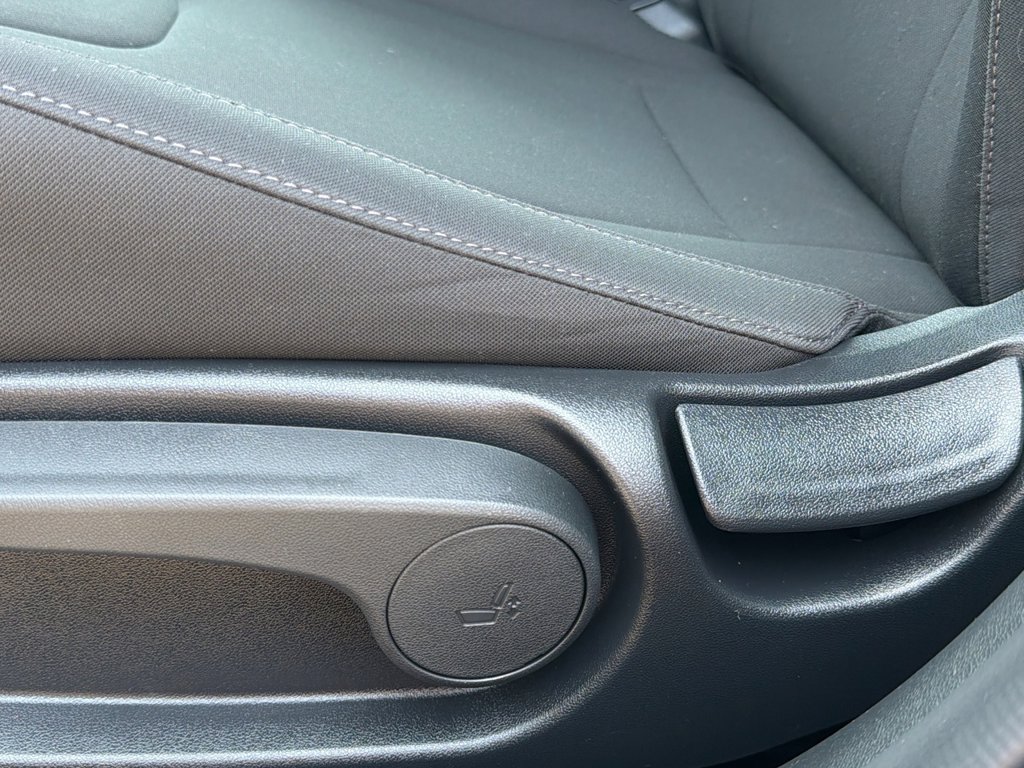 Certified 2025 Hyundai Elantra SEL FWD image 18
