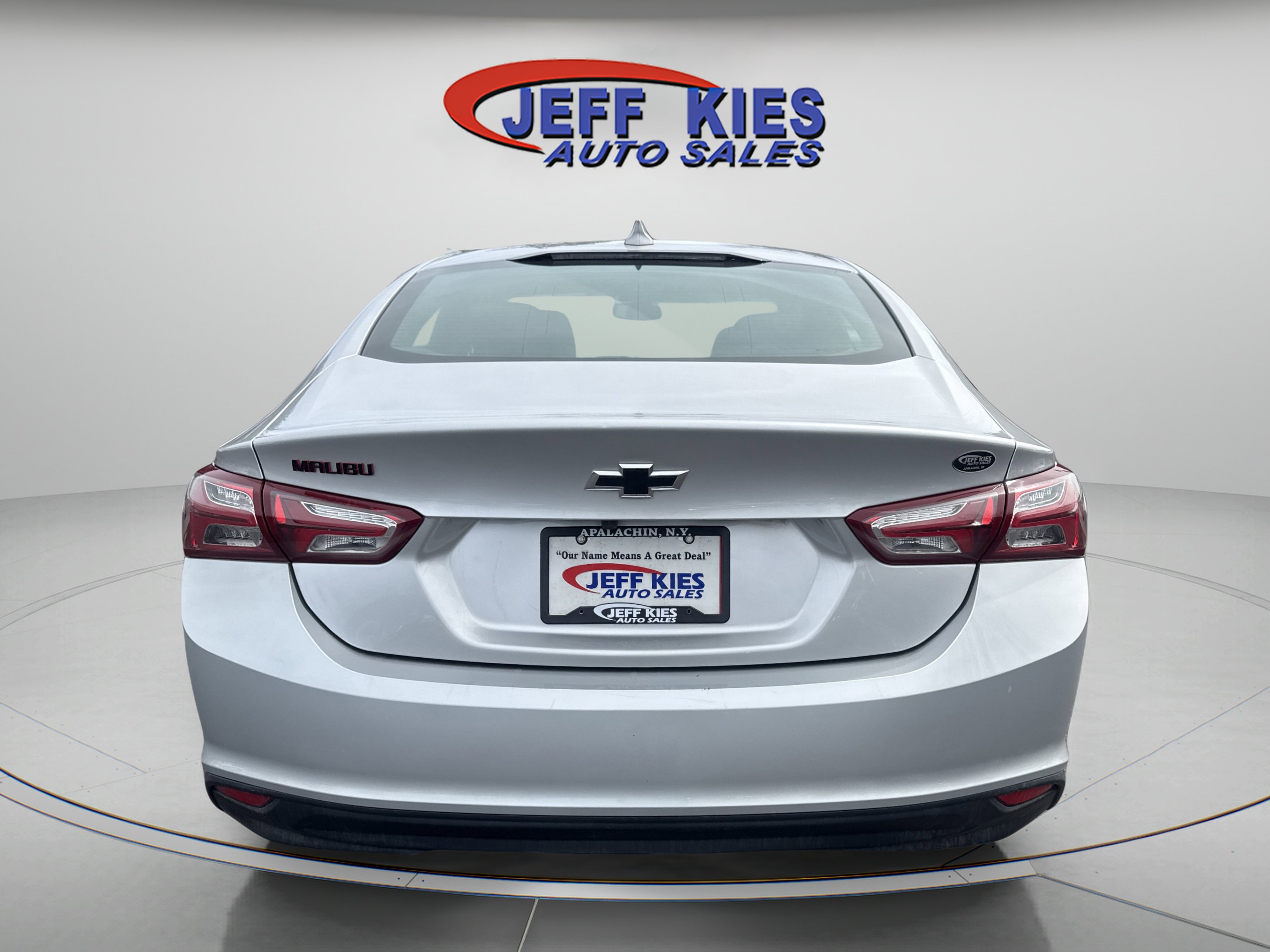 Used 2020 Chevrolet Malibu LT w/ Leather Package FWD image 6