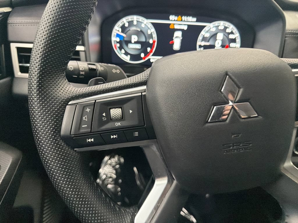 Used 2024 Mitsubishi Outlander SEL FWD image 25