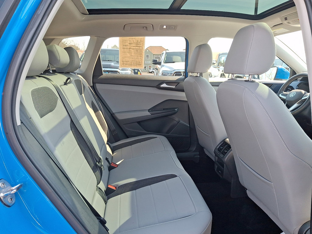 Used 2023 Volkswagen Taos SE w/ Panoramic Sunroof Package image 15