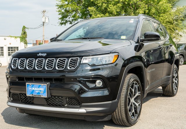 Used 2024 Jeep Compass Limited AWD/4WD image 2