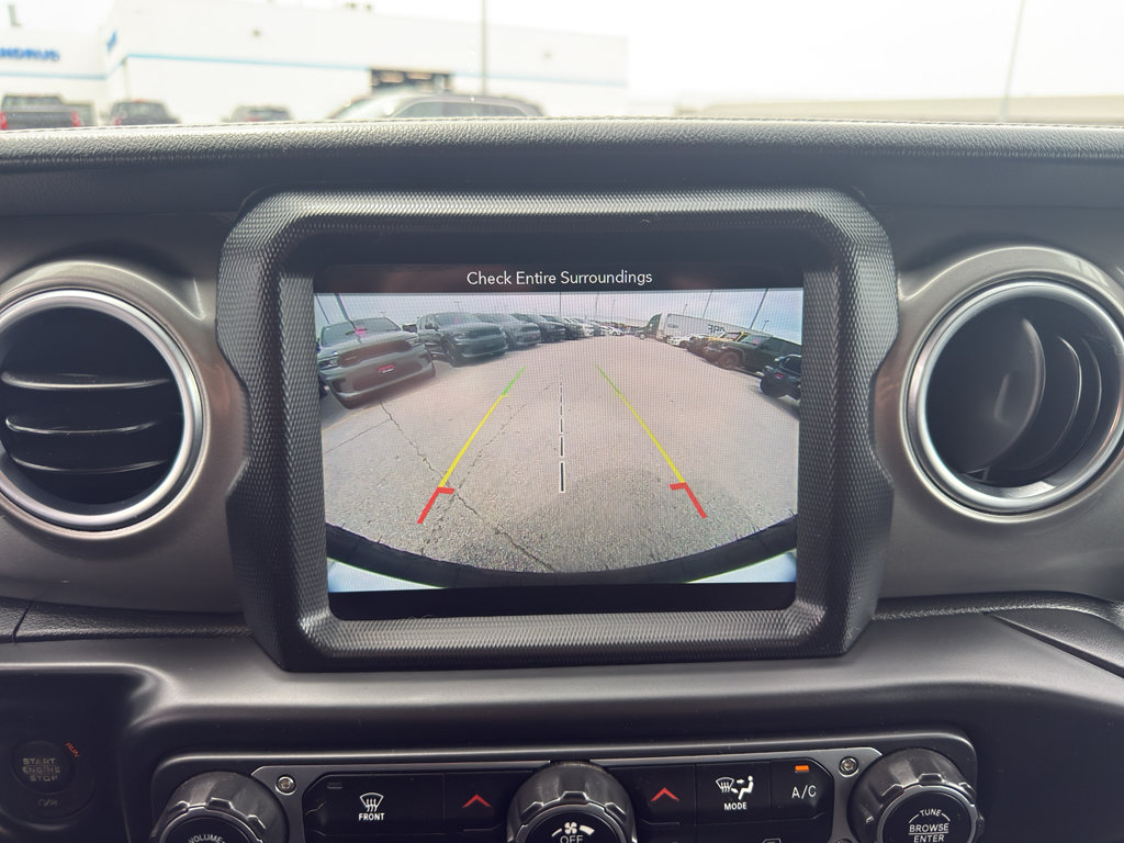 Used 2018 Jeep Wrangler Unlimited Sahara AWD/4WD image 17