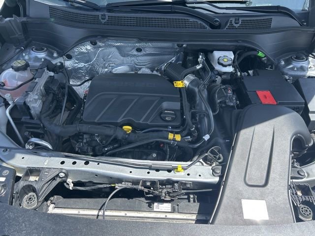 Certified 2025 Chevrolet Trax RS w/ Sunroof Package FWD image 21