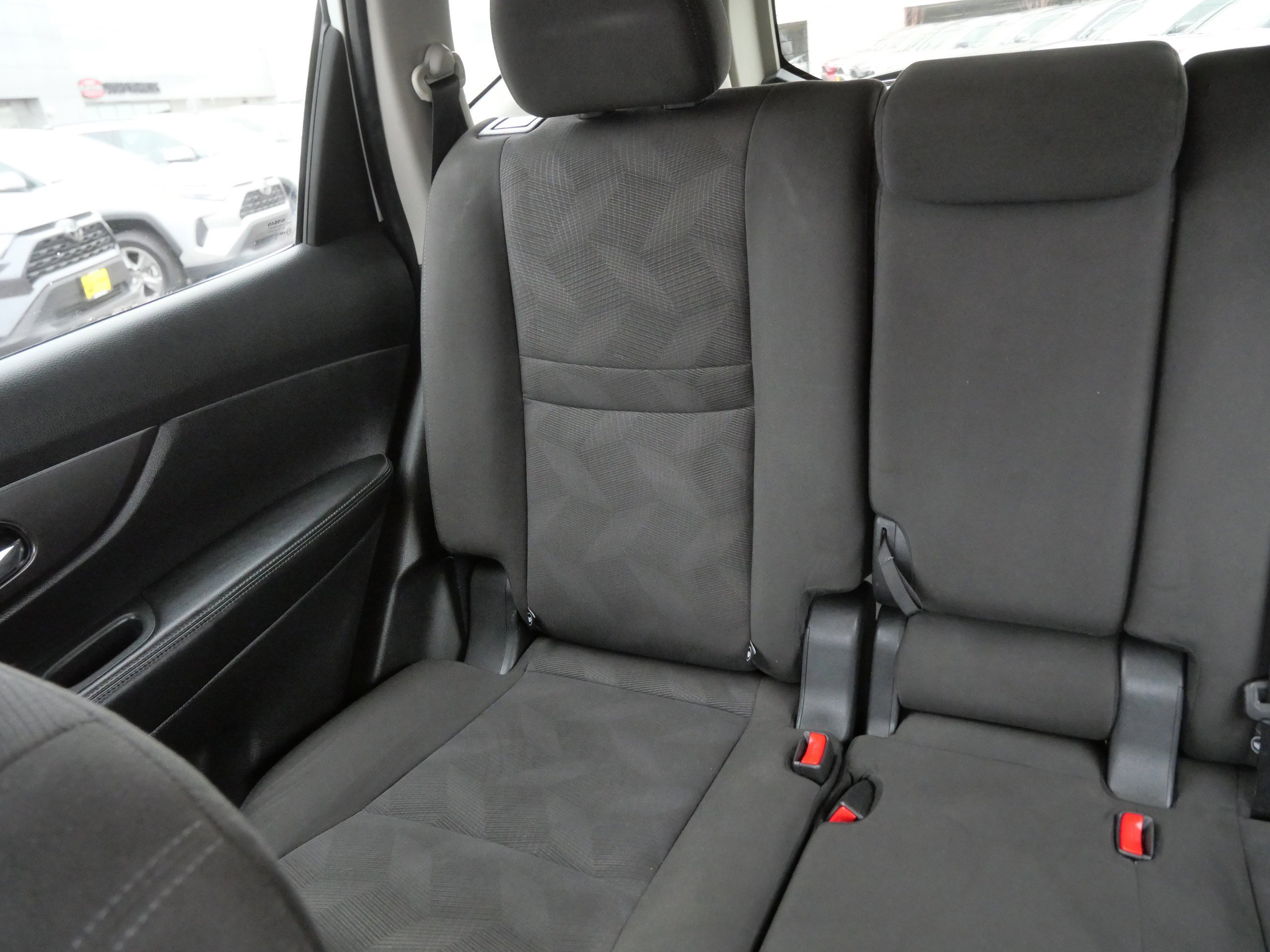 Used 2016 Nissan Rogue SV image 12