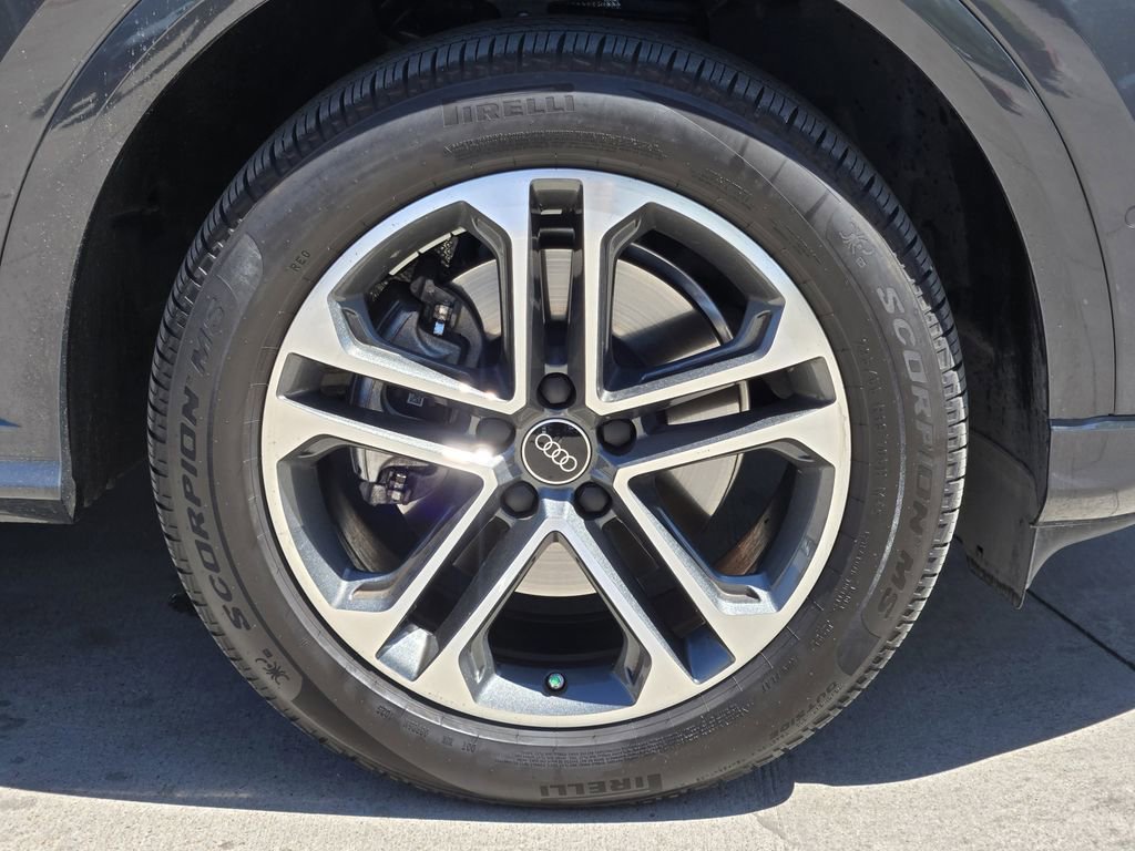 Certified 2025 Audi Q5 Premium Plus image 16