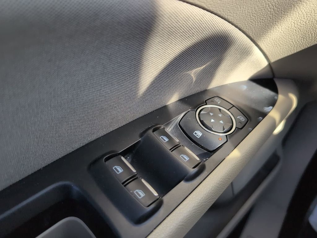 Used 2017 Ford Fusion SE w/ Fusion SE Technology Package image 22