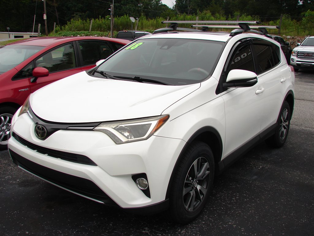 Used 2018 Toyota RAV4 XLE image 1