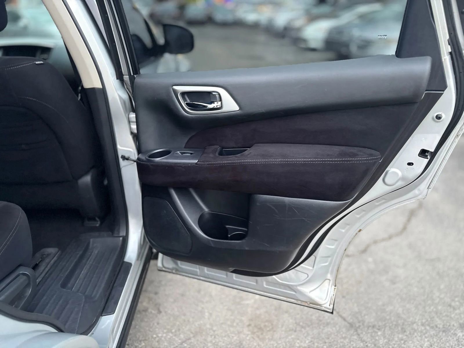 Used 2013 Nissan Pathfinder SV FWD image 17