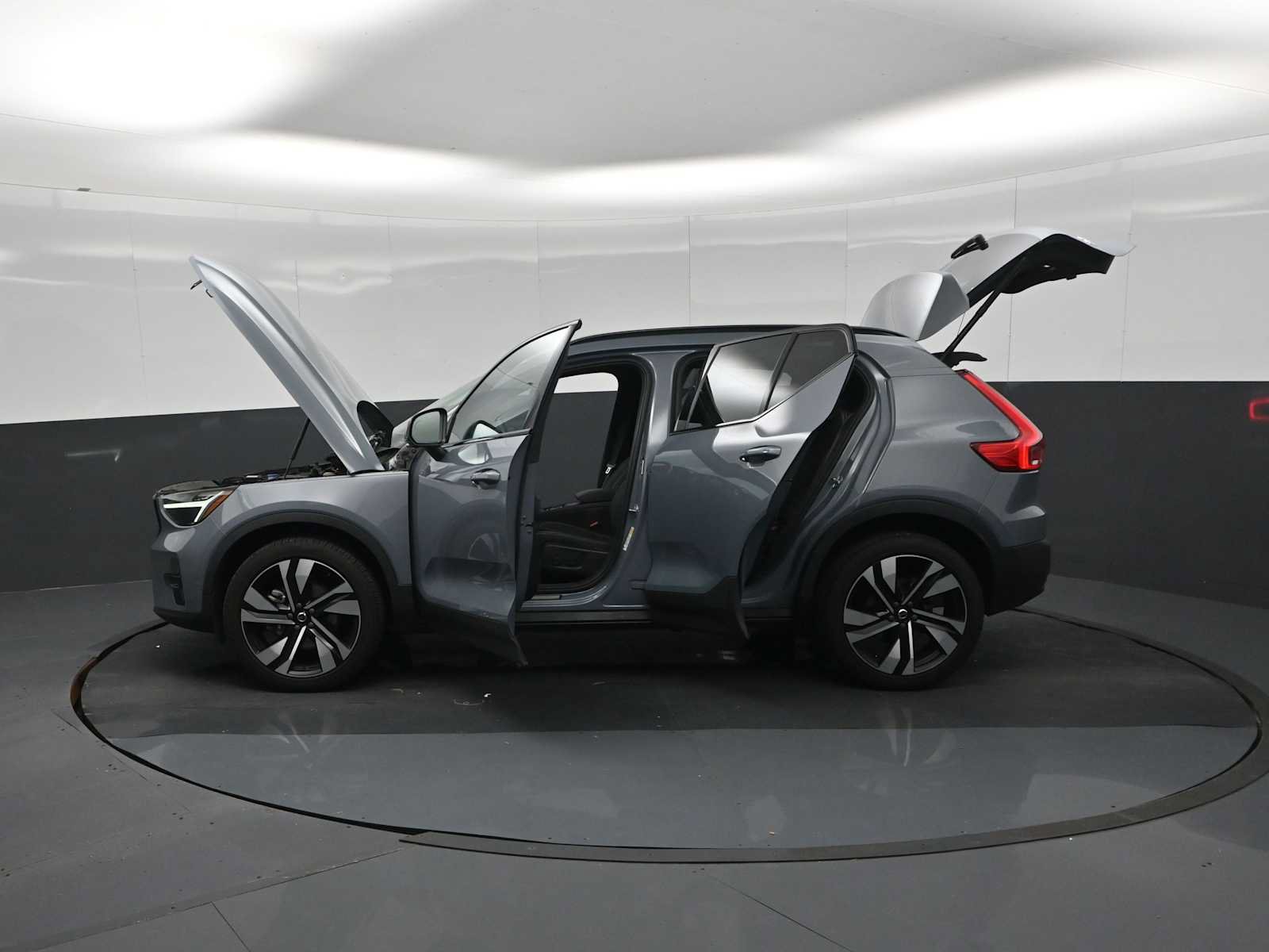 Used 2023 Volvo XC40 B5 Plus w/ Driver Assist Package AWD/4WD image 47