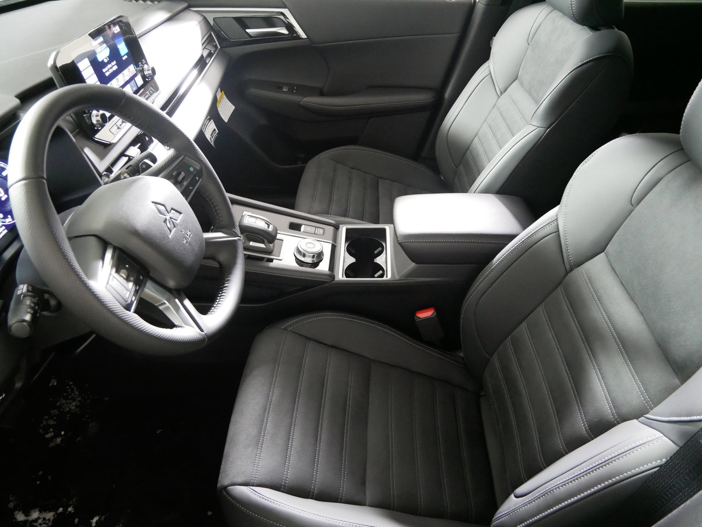 New 2025 Mitsubishi Outlander SE image 4