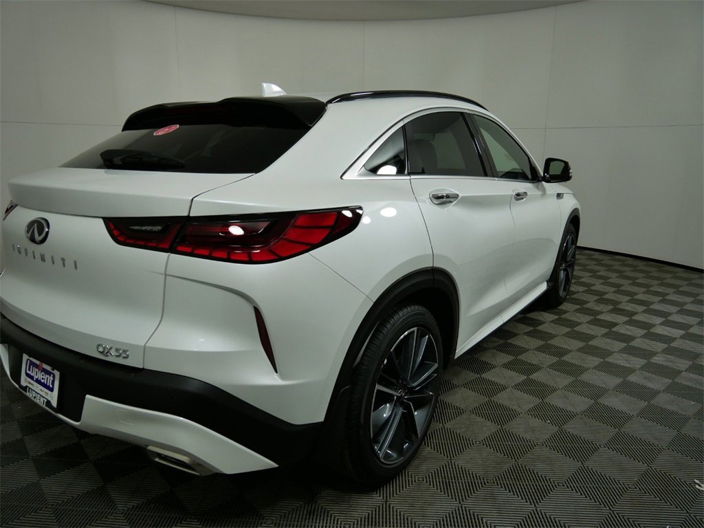 New 2025 INFINITI QX55 Essential image 3