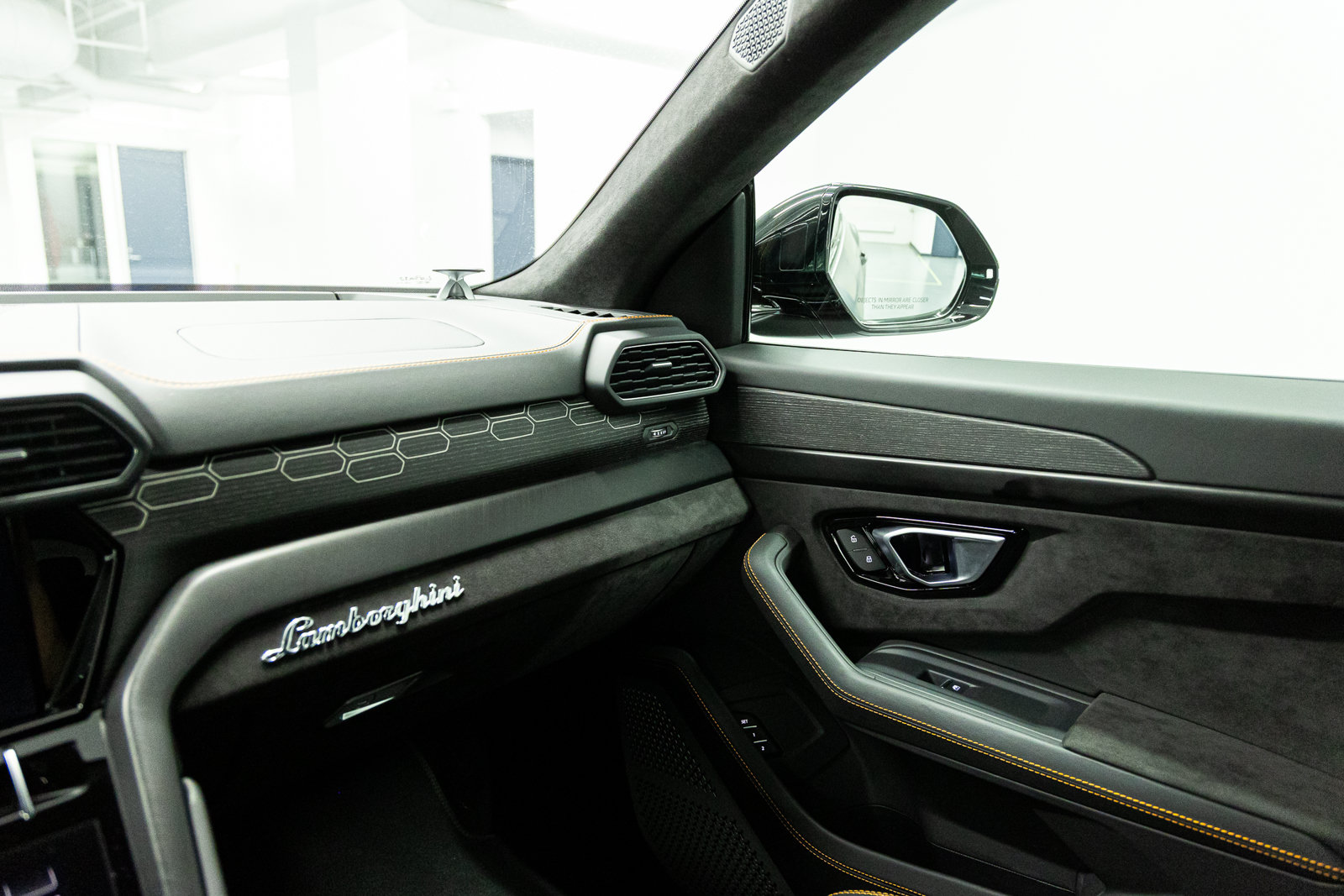 Used 2022 Lamborghini Urus AWD/4WD image 40