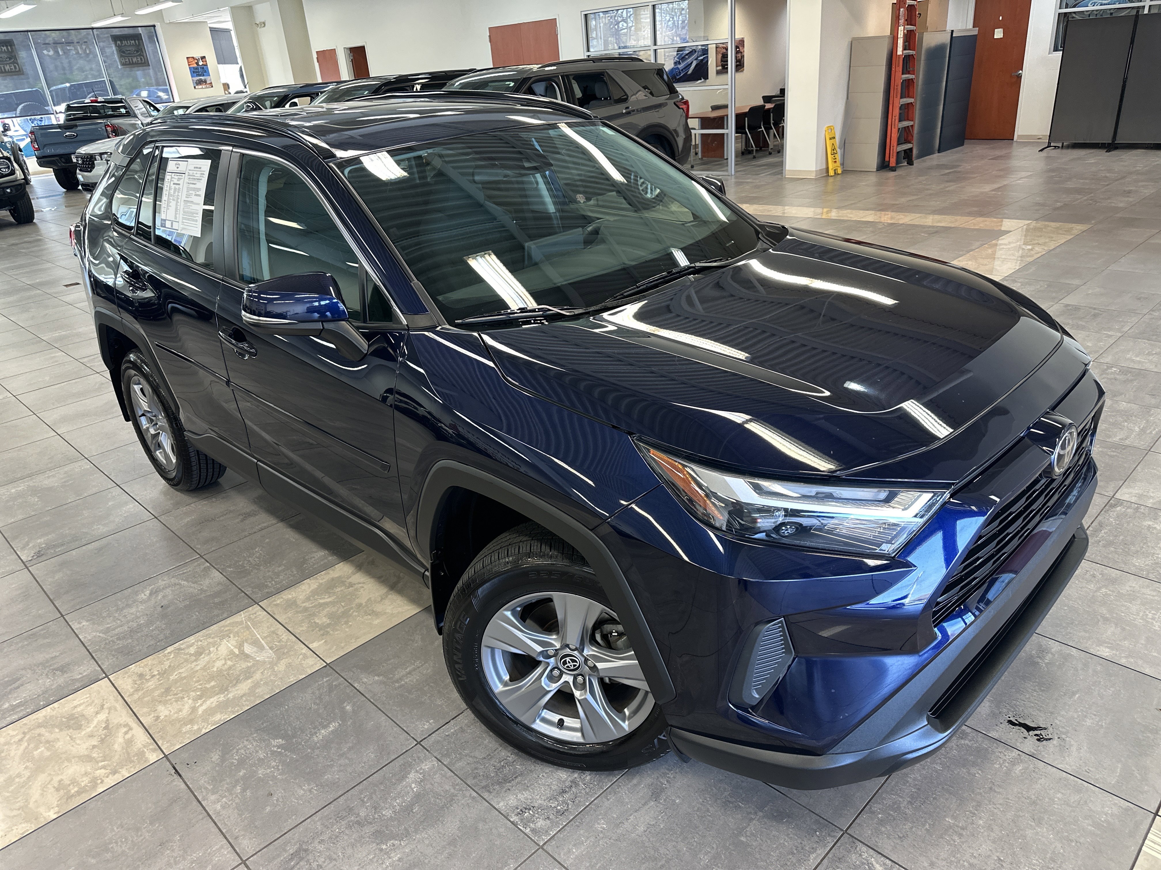 Used 2022 Toyota RAV4 XLE w/ Convenience Package image 11