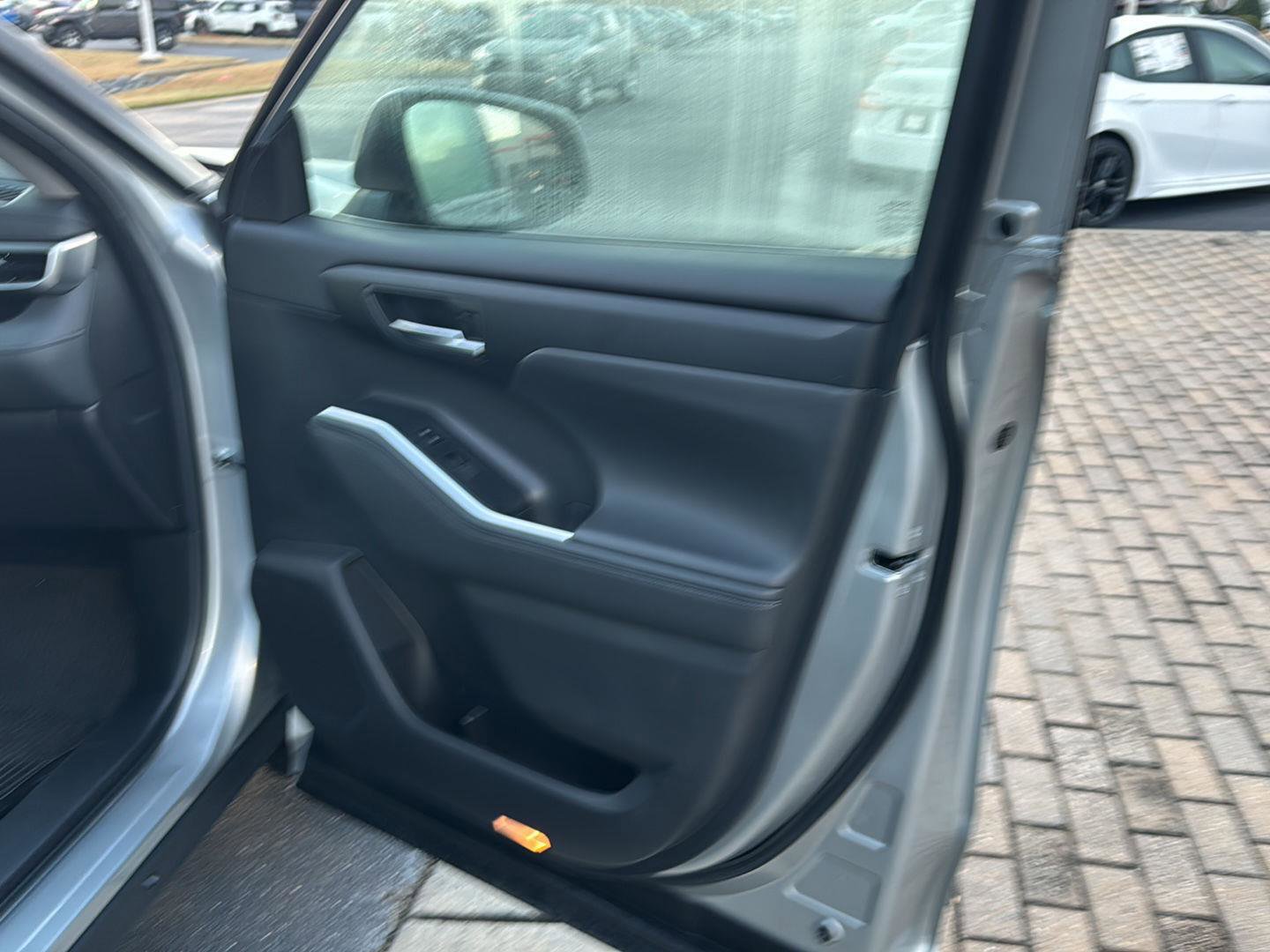 Used 2024 Toyota Highlander XLE image 12