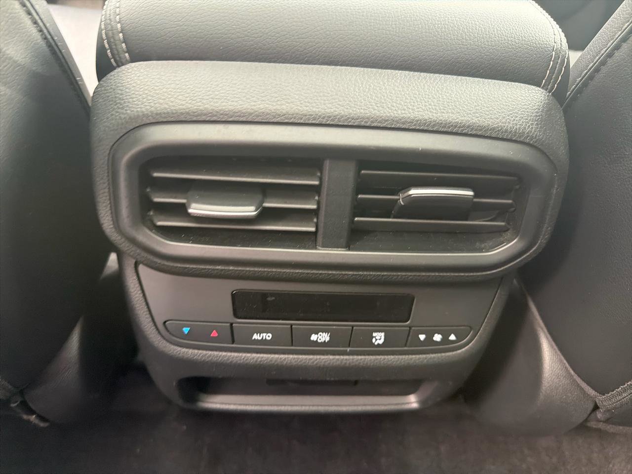 Used 2024 Honda Pilot Touring image 23