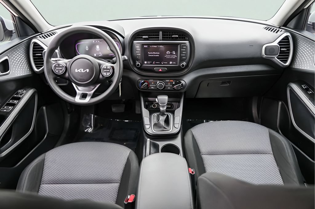 Used 2023 Kia Soul LX w/ LX Technology Package FWD image 27