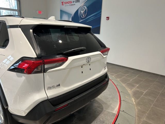 Used 2019 Toyota RAV4 XLE AWD/4WD image 6
