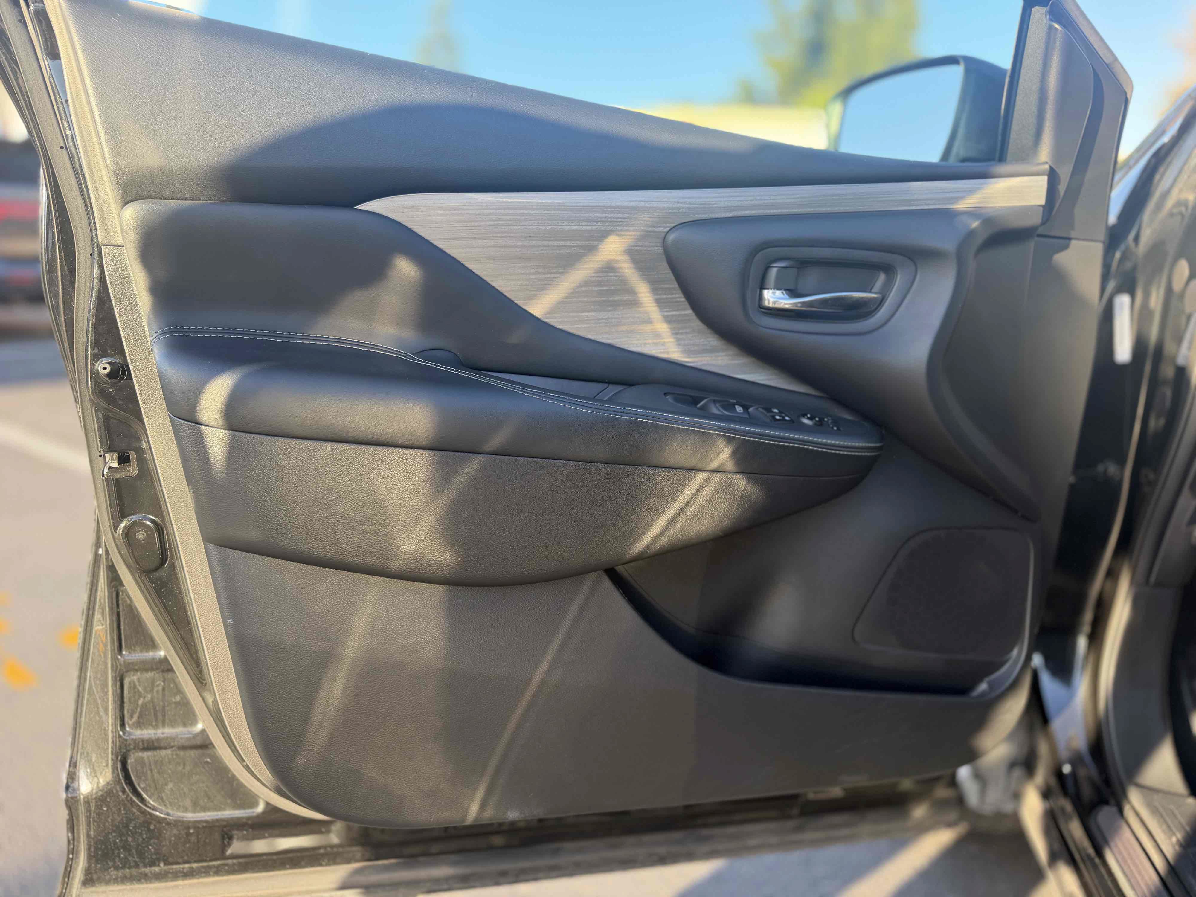 Used 2017 Nissan Murano SV w/ Cargo Package FWD image 16