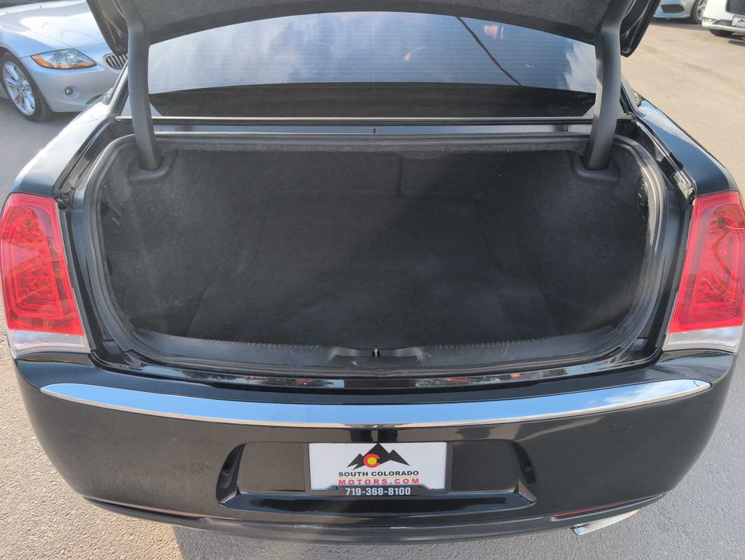 Used 2017 Chrysler 300 C RWD image 33