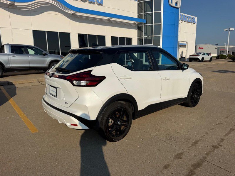 Used 2023 Nissan Kicks SV FWD image 2
