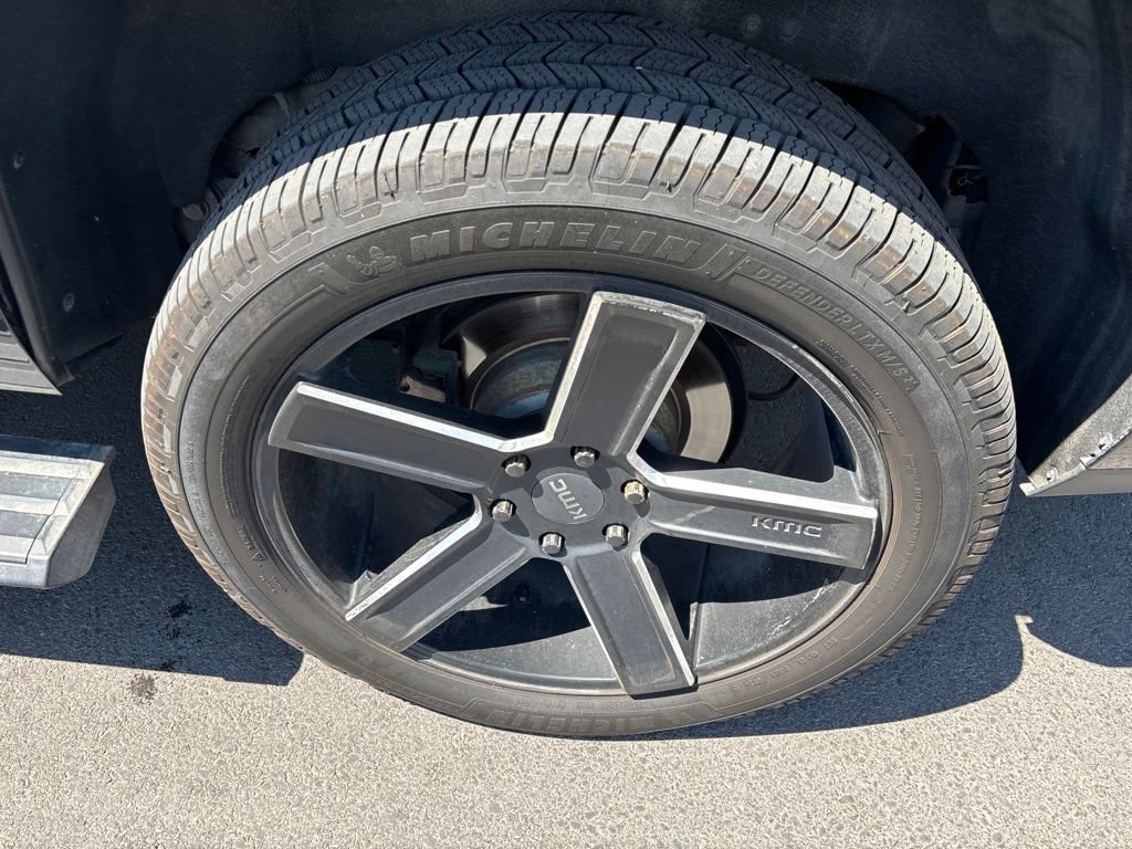 Used 2017 Cadillac Escalade Platinum AWD/4WD image 16