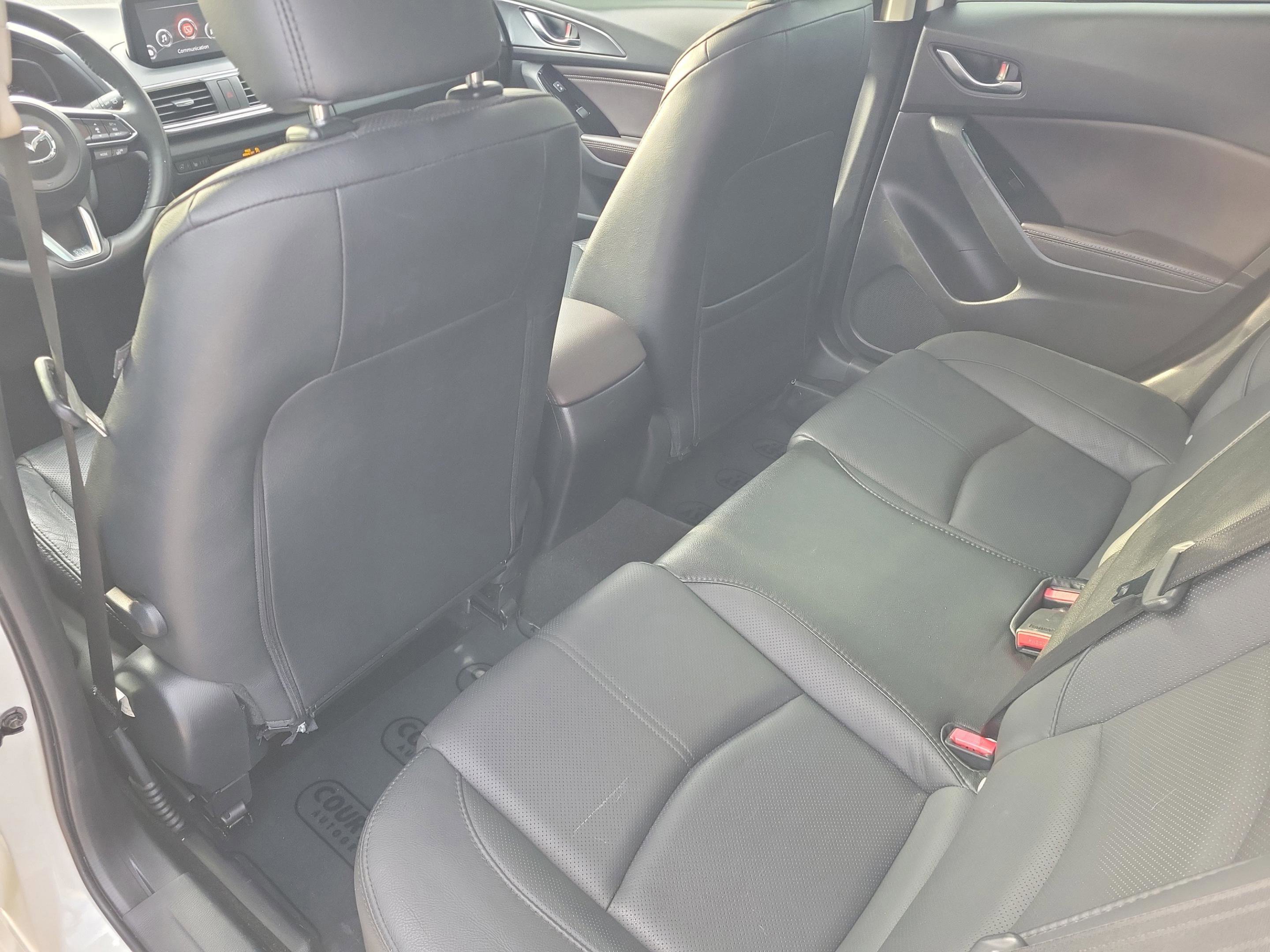 Used 2018 MAZDA MAZDA3 Grand Touring w/ Premium Equipment Package image 13