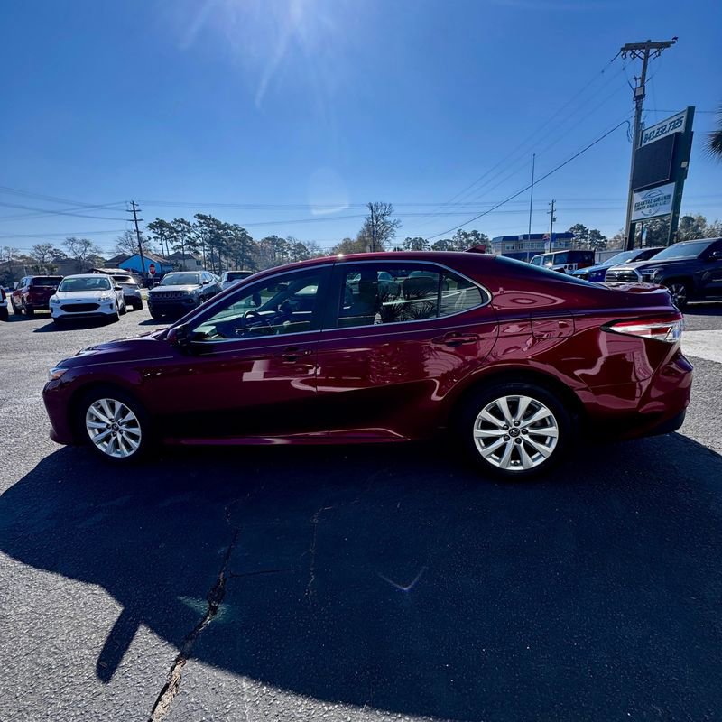 Used 2019 Toyota Camry LE image 3
