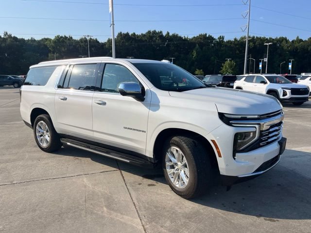 Used 2025 Chevrolet Suburban Premier RWD image 9