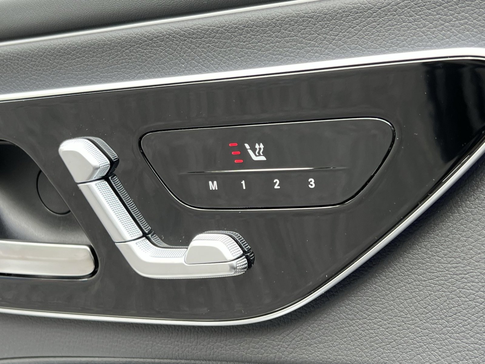 New 2026 Mercedes-Benz CLE 300 4MATIC Coupe image 33