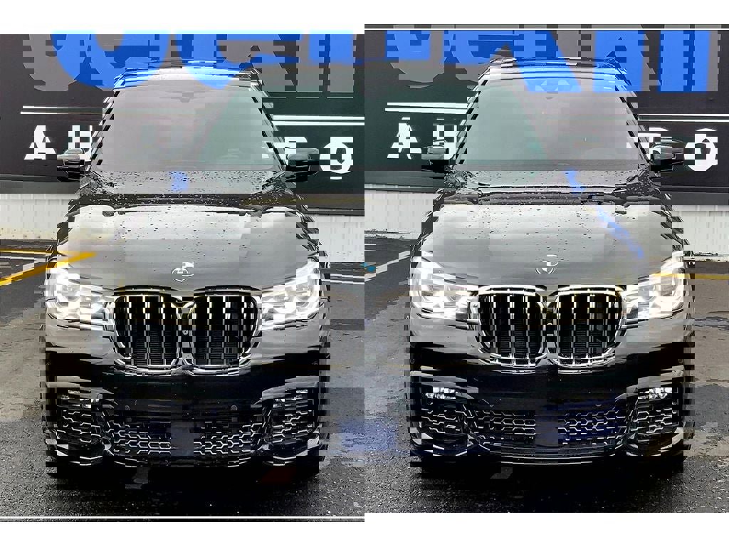 Used 2016 BMW 750i xDrive image 3