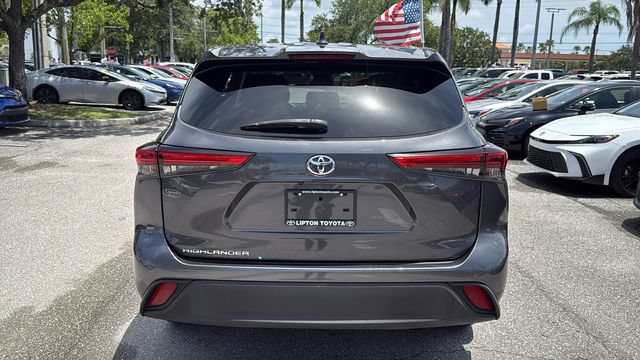 Used 2021 Toyota Highlander L FWD image 6