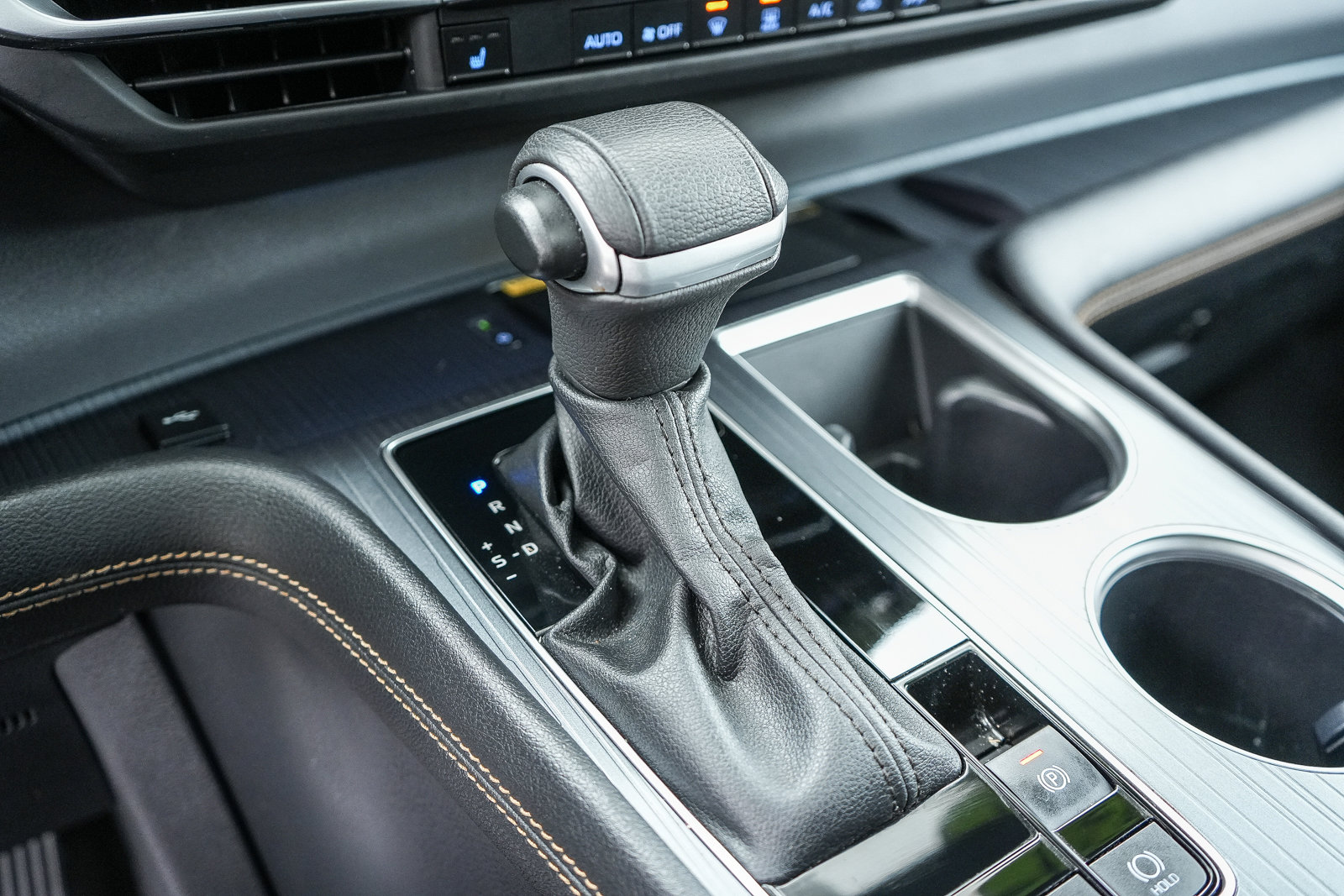 Used 2023 Toyota Sienna XLE Woodland Edition image 20