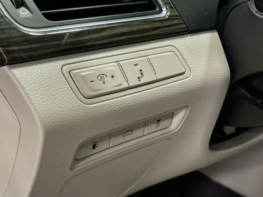 Used 2017 Hyundai Sonata Limited image 12