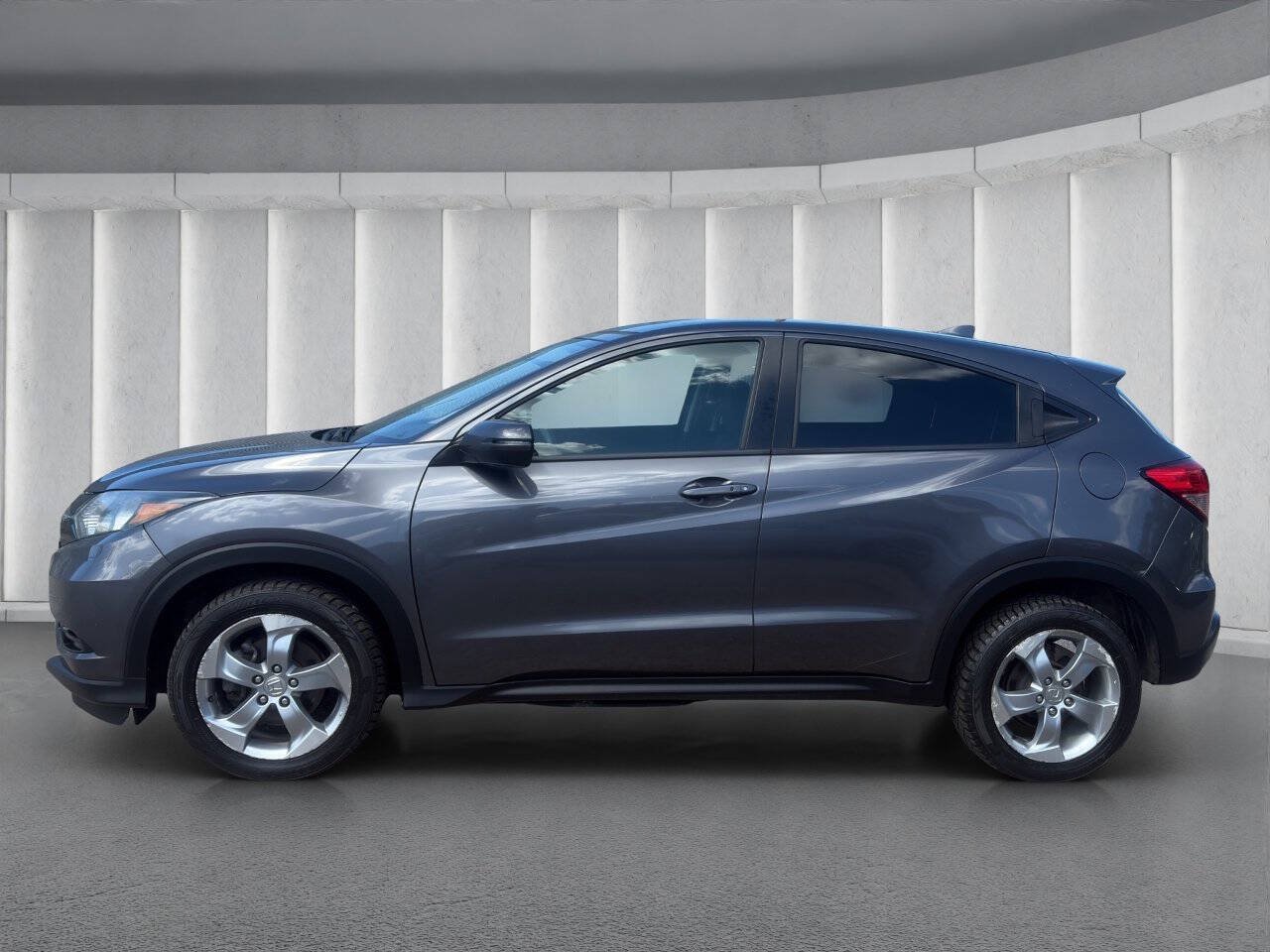 Used 2016 Honda HR-V EX image 2