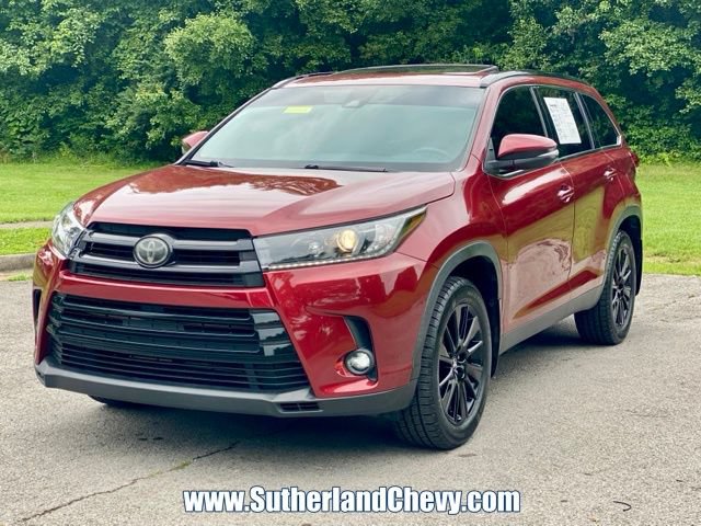 Used 2019 Toyota Highlander SE FWD image 3
