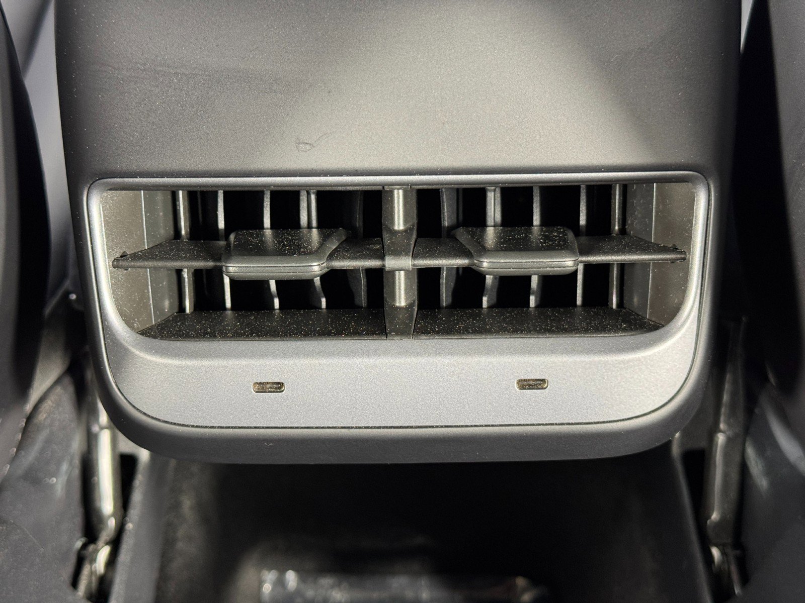 Used 2024 Tesla Model Y 2WD image 34