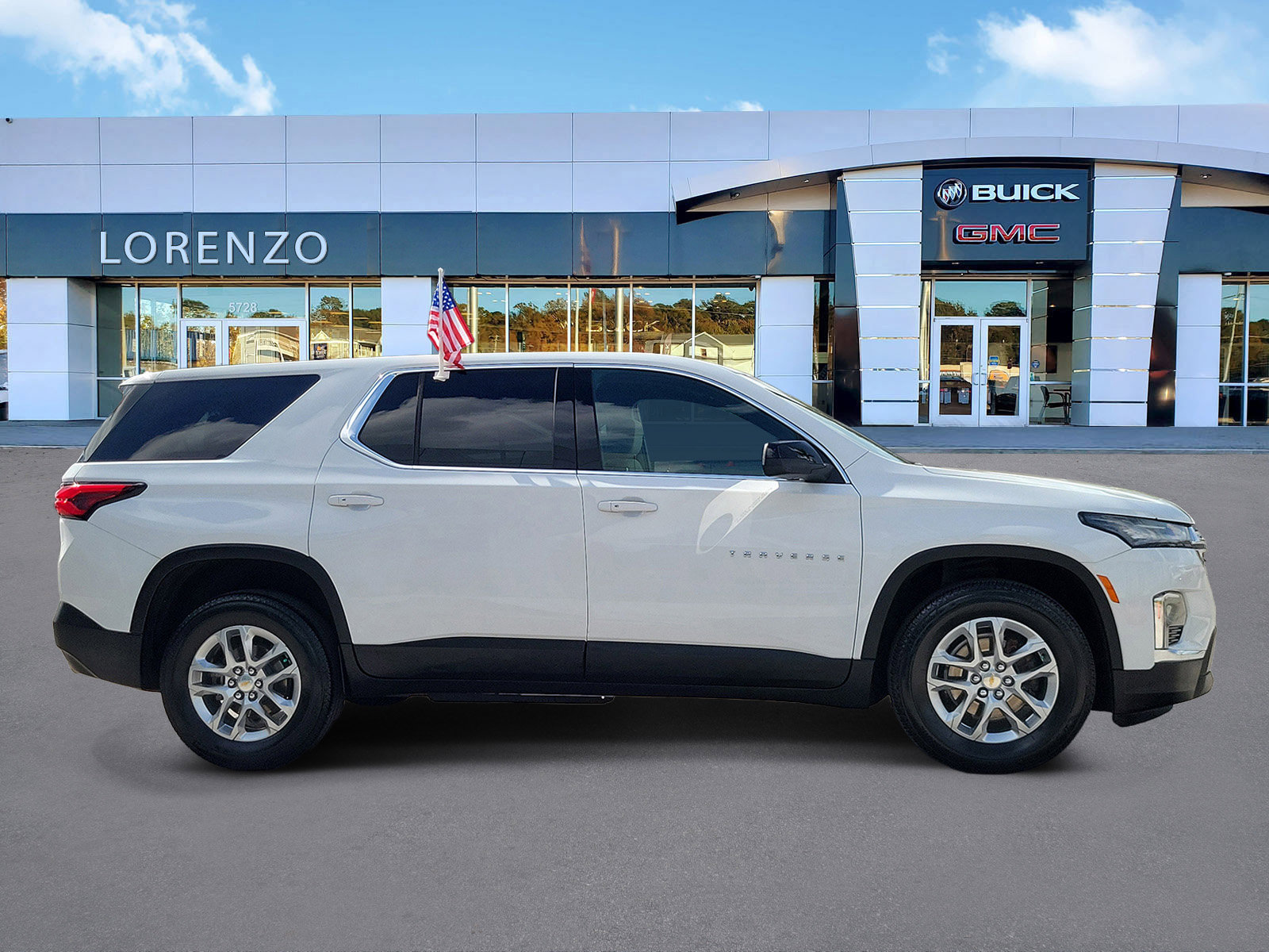 Used 2023 Chevrolet Traverse LS FWD image 4