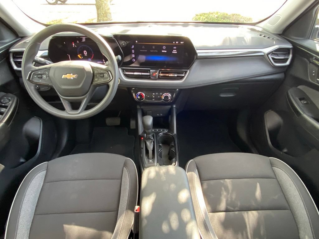 Used 2025 Chevrolet TrailBlazer LT w/ Driver Confidence Package AWD/4WD image 28