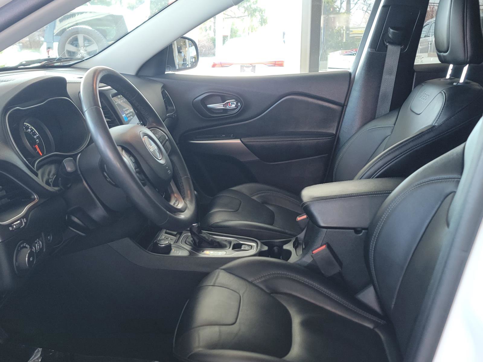 Used 2022 Jeep Cherokee Latitude Lux w/ Mopar Interior Package AWD/4WD image 10
