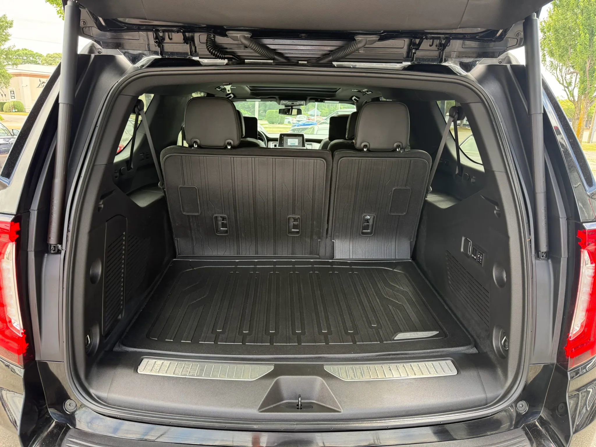Used 2023 GMC Yukon XL AT4 w/ AT4 Premium Package AWD/4WD image 25
